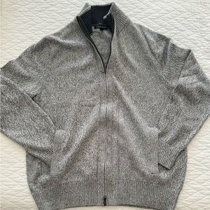 Men’s Banana Republic zip up sweater. Excellent condition